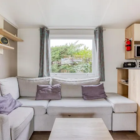 Cosy Mobile In With Swimming Pool בית נופש