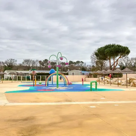 Cosy Mobile In With Swimming Pool לס מתה